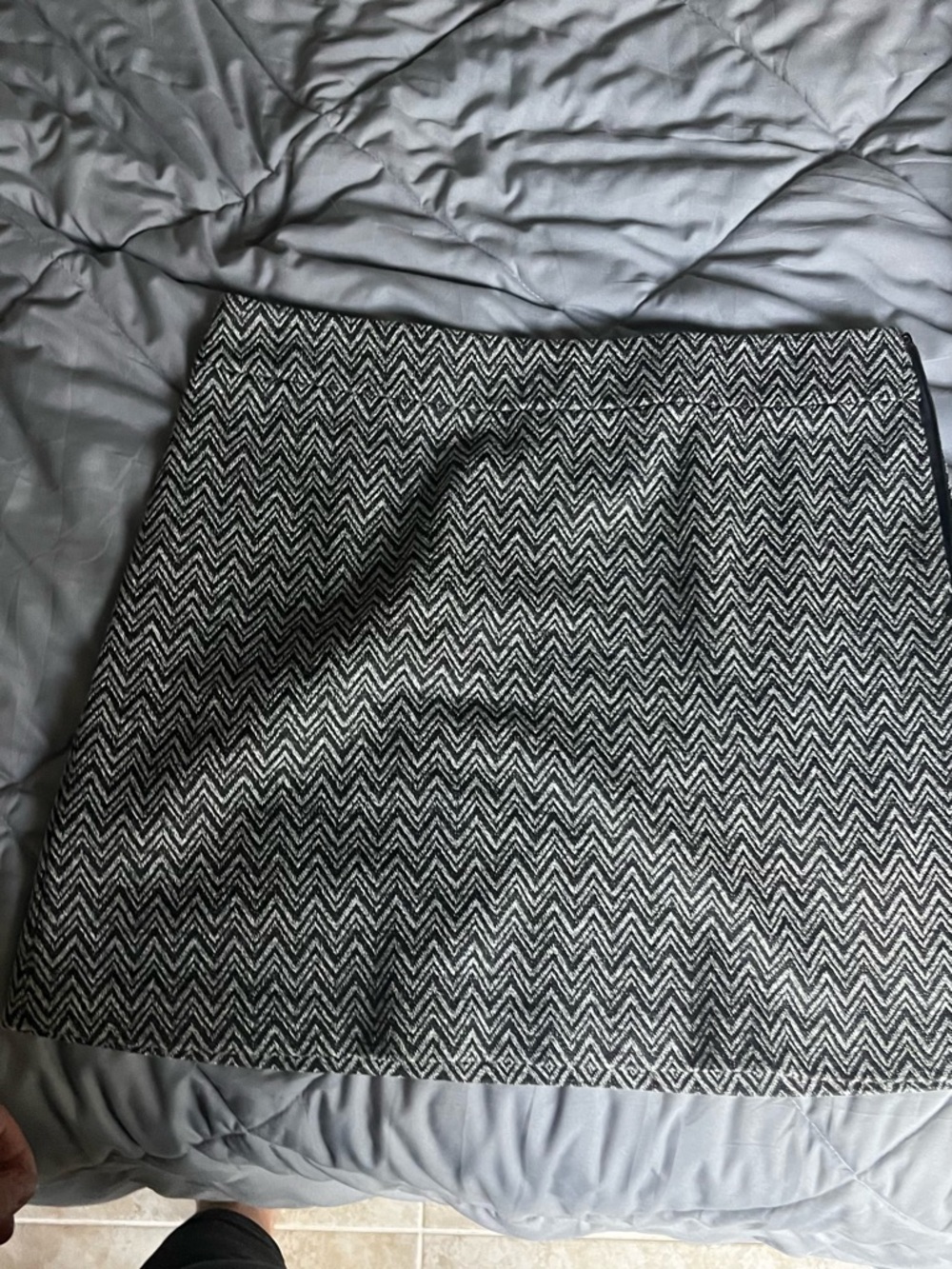 LOFT Chevron Mini Skirt | Size 12 | Black & White Textured
